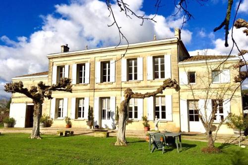 Château Roseyrol proche Saint-Emilion : Maisons de vacances proche de Bossugan