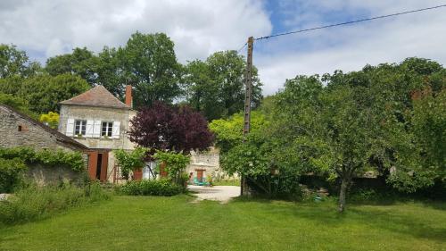 Gite de La Pivarderie : Maisons de vacances proche de Saint-Sauveur