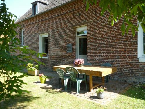 Gîte Beauvoir-Wavans, 3 pièces, 4 personnes - FR-1-376-28 : Maisons de vacances proche de Willeman