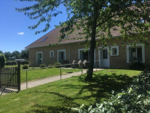 Gîte Belle-et-Houllefort, 5 pièces, 10 personnes - FR-1-376-82 : Maisons de vacances proche de Henneveux