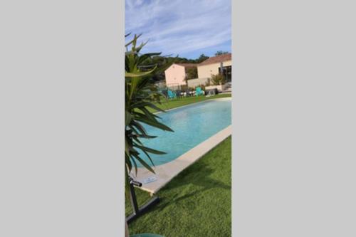 Villa 6 à 8p avec piscine au coeur du Luberon : Villas proche de Belvezet