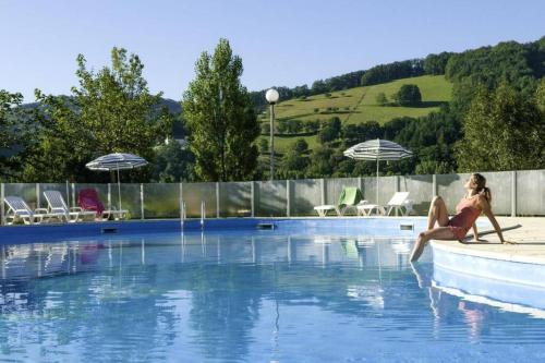 T 2 Dans village vacances 3 *** à Saint Geniez 2 piscines chauffée (43) : Appartements proche de Prades-d'Aubrac
