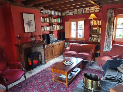 maison authentique au cœur de la Bourgogne : Maisons de vacances proche de Clamerey