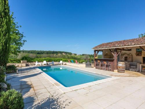 Splendid Holiday Home in D gagnac with heated Swimming Pool and jacuzzi : Maisons de vacances proche de Gindou