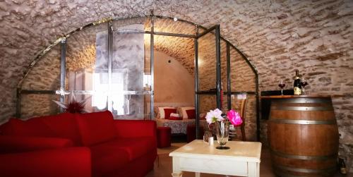 Chambre de charme avec plein d authenticité du 13 ème siècle. 40m² : Maisons d'hotes proche de Roquemaure