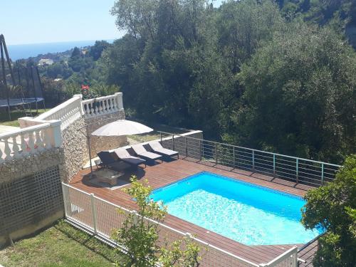 Appart-villa de 130m2 jardin, piscine à 5 min de Menton : Maisons de vacances proche de Castillon