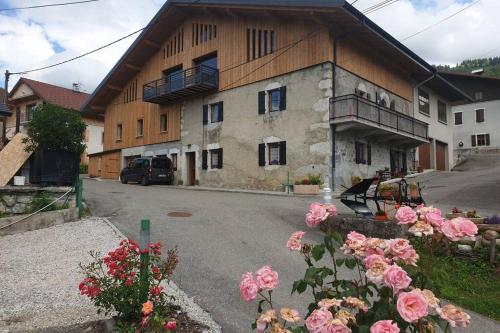 Villard au cœur de la vallée verte entre lac et montagne : Maisons de vacances proche de Villard
