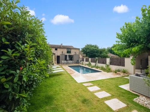 Cottage near Uzes with Private Garden and Swimming Pool : Maisons de vacances proche de Saint-Victor-des-Oules