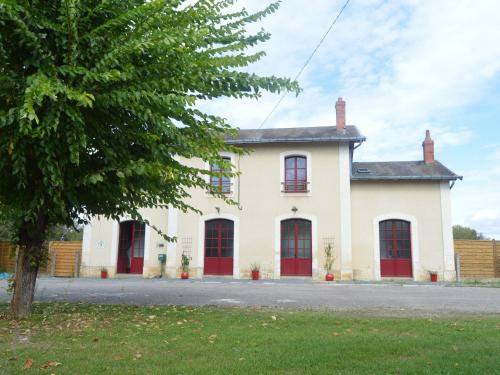 Gîte Mers-sur-Indre, 5 pièces, 13 personnes - FR-1-591-166 : Maisons de vacances proche de Montipouret