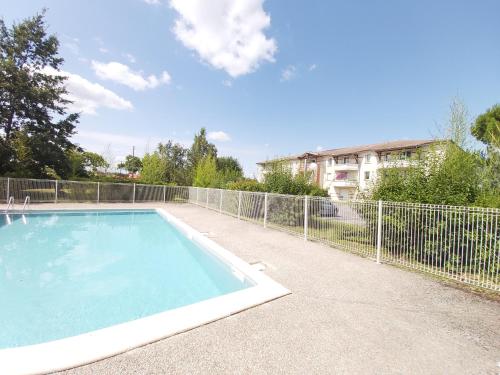 Le Sporting Land - avec piscine, place de parking & gourmandises offertes ! : Appartements proche de Cahuzac-sur-Vère