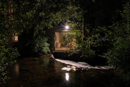 La chapelle moulin traversée par l'eau jacuzzi piscine classé 5 étoiles : Maisons de vacances proche de Saint-Marcel-lès-Annonay