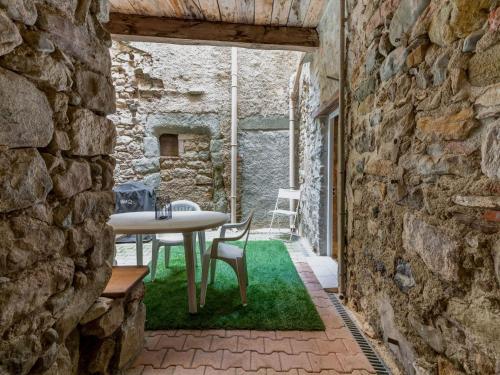 Alluring Apartment in Bize Minervois with Private Terrace : Appartements proche d'Argeliers