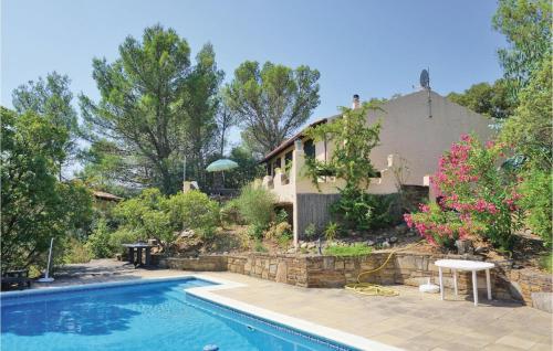 Beautiful home in Prades sur Vernazobre with 2 Bedrooms, WiFi and Outdoor swimming pool : Maisons de vacances proche de Pierrerue