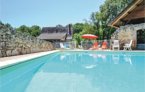 Stunning home in Padirac with 2 Bedrooms, WiFi and Outdoor swimming pool : Maisons de vacances proche de Saint-Jean-Lagineste