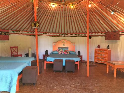 La Yourte Mongole : Tentes de luxe proche de Birac