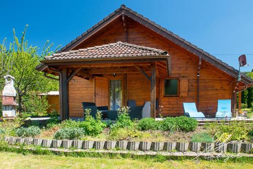 Chalet La Calougeotte avec jardin clos et sauna privatif : Chalets proche de Beulotte-Saint-Laurent