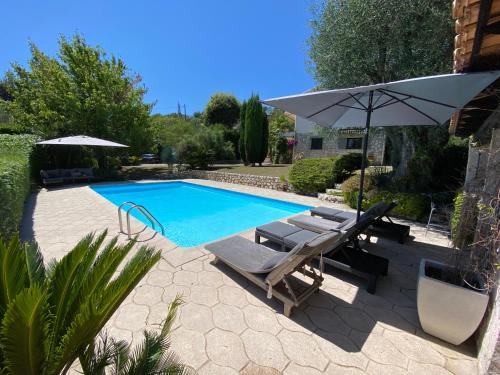 Private & comfortable stone villa with pool : Villas proche de Roquefort-les-Pins
