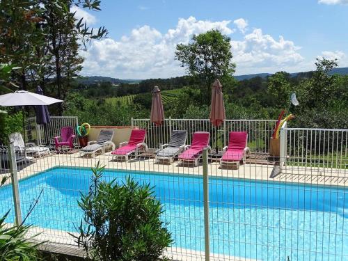 Maison de 2 chambres avec piscine partagee terrasse amenagee et wifi a Cardet : Maisons de vacances proche de Lézan