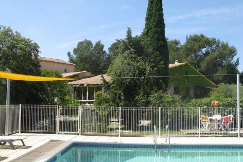 Gîte avec piscine et climatisation : Maisons de vacances proche de Saint-Clément