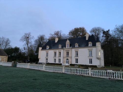 Château de Monhoudou : Maisons d'hotes proche de Louvigny