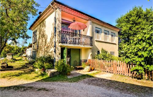 Awesome home in Meynes with 2 Bedrooms and WiFi : Maisons de vacances proche de Meynes
