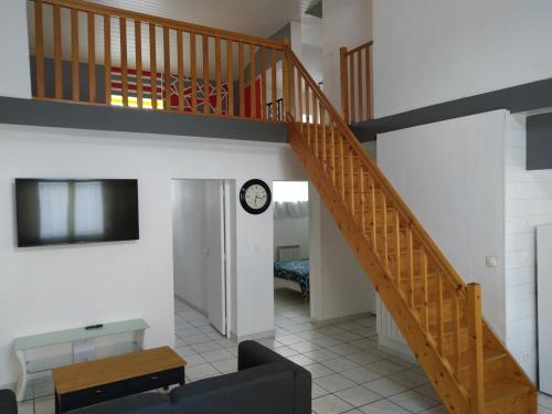 Spacieuse maison avec garage 5 mins valenciennes : Appartements proche de Thun-Saint-Amand