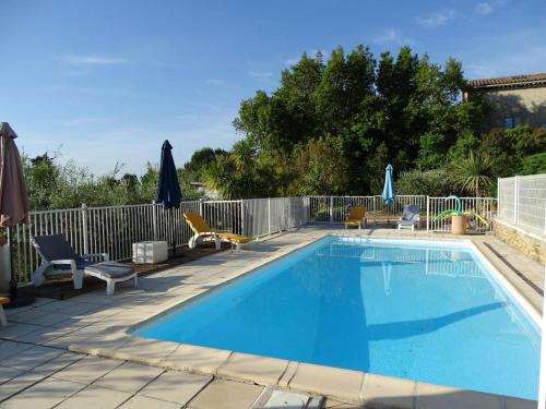 Maison de 2 chambres avec piscine partagee jardin clos et wifi a Cardet : Maisons de vacances proche de Cassagnoles