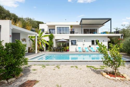 Splendid villa with pool and seaview 20 min away from Nice center - Welkeys : Villas proche de Châteauneuf-Villevieille