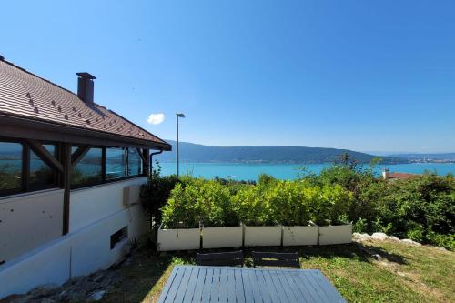 Maisonnette vue panoramique lac d'Annecy : Maisons de vacances proche de La Balme-de-Thuy