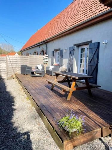 Maison de 2 chambres avec piscine partagee jardin amenage et wifi a Lottinghen : Maisons de vacances proche de Haut-Loquin