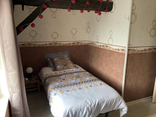 Chambre simple avec WiFi châtellerault : Sejours chez l'habitant proche de Saint-Gervais-les-Trois-Clochers