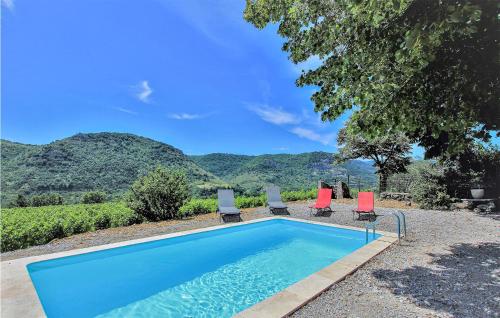 Amazing home in Flaviac with 3 Bedrooms, WiFi and Outdoor swimming pool : Maisons de vacances proche de Saint-Vincent-de-Barrès