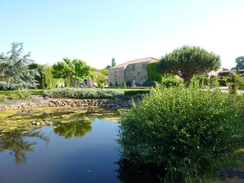 Maison de 2 chambres avec jardin clos et wifi a Landevieille : Maisons de vacances proche de Saint-Julien-des-Landes