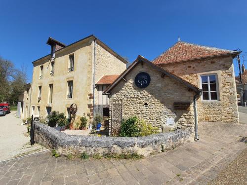 Moulin de Barutel Gîte & Spa Mamers : Maisons d'hotes proche de Thoigné