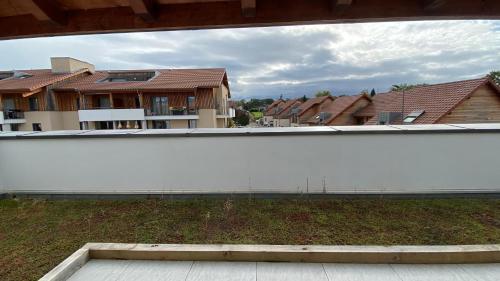 Magnifique studio avec terrasse et garage : Appartements proche de Divonne-les-Bains