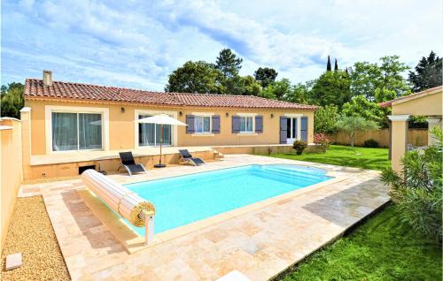 Nice Home In Mornas With Wifi, Private Swimming Pool And Outdoor Swimming Pool : Maisons de vacances proche de Mondragon