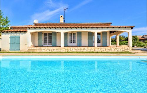 Amazing Home In Bellegarde With 4 Bedrooms, Outdoor Swimming Pool And Swimming Pool : Maisons de vacances proche de Garons