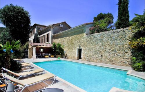 Nice home in St Montant with 2 Bedrooms, WiFi and Outdoor swimming pool : Maisons de vacances proche de Viviers
