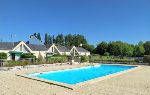Amazing apartment in Montmartin-sur-Mer with Outdoor swimming pool and 2 Bedrooms : Appartements proche de Hérenguerville