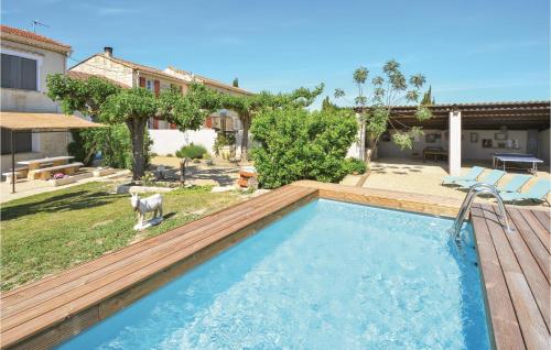 Nice home in Vallabrgues with 3 Bedrooms, WiFi and Outdoor swimming pool : Maisons de vacances proche de Saint-Pierre-de-Mézoargues