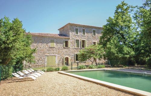 Stunning home in Anduze with 5 Bedrooms, Internet and Outdoor swimming pool : Maisons de vacances proche de Corbès