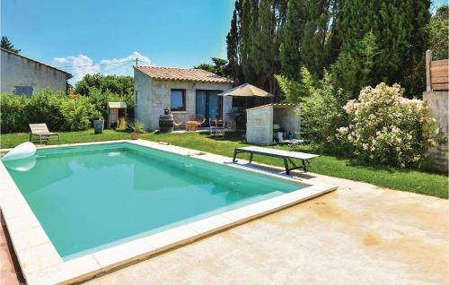 Nice home in Ste Cecile les Vignes with WiFi and Outdoor swimming pool : Maisons de vacances proche de Bouchet