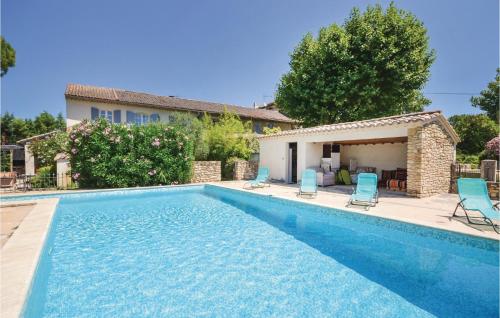 Awesome home in Caderousse with WiFi, Private swimming pool and Outdoor swimming pool : Maisons de vacances proche de Codolet