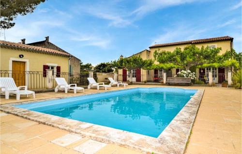 Awesome home in Maillane with 6 Bedrooms, WiFi and Outdoor swimming pool : Maisons de vacances proche de Graveson