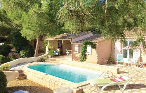 Nice home in Pierrerue with 2 Bedrooms, WiFi and Outdoor swimming pool : Maisons de vacances proche de Ferrières-Poussarou