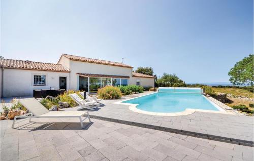 Awesome home in Poulx with 5 Bedrooms, WiFi and Outdoor swimming pool : Maisons de vacances proche de Sainte-Anastasie