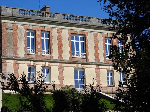 Demeure de la Garenne : B&B / Chambres d'hotes proche de Montigny-lès-Condé