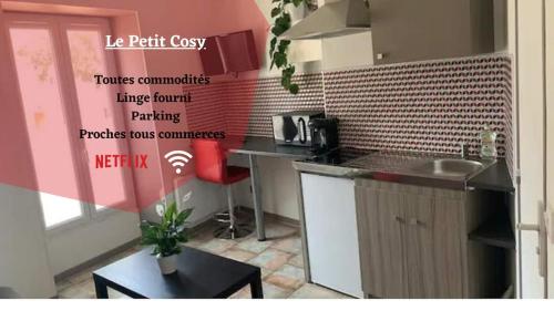 Le Petit Cosy Centre ville - WIFI - Parking (idéal couple, voyages d'affaire étudiant) : Appartements proche de Fressines