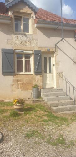Chez Émile logement entier 2 chambres jardin privé : Maisons de vacances proche de Saint-Loup-sur-Aujon