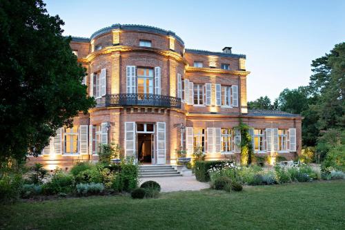Château de Roquefoulet Luxury Guesthouse & Spa - Les collectionneurs : B&B / Chambres d'hotes proche de Saint-Rome